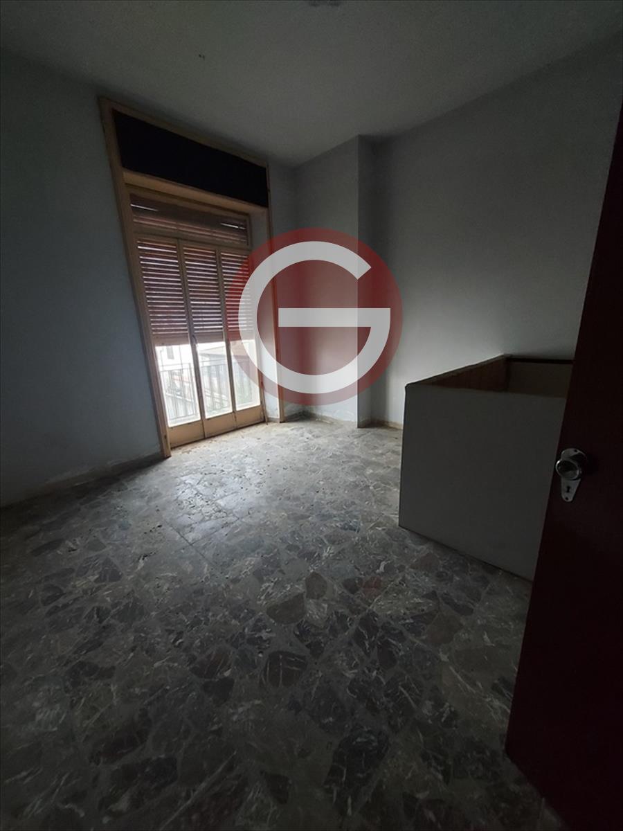 Appartamento da ristrutturare, Taurianova semicentrale