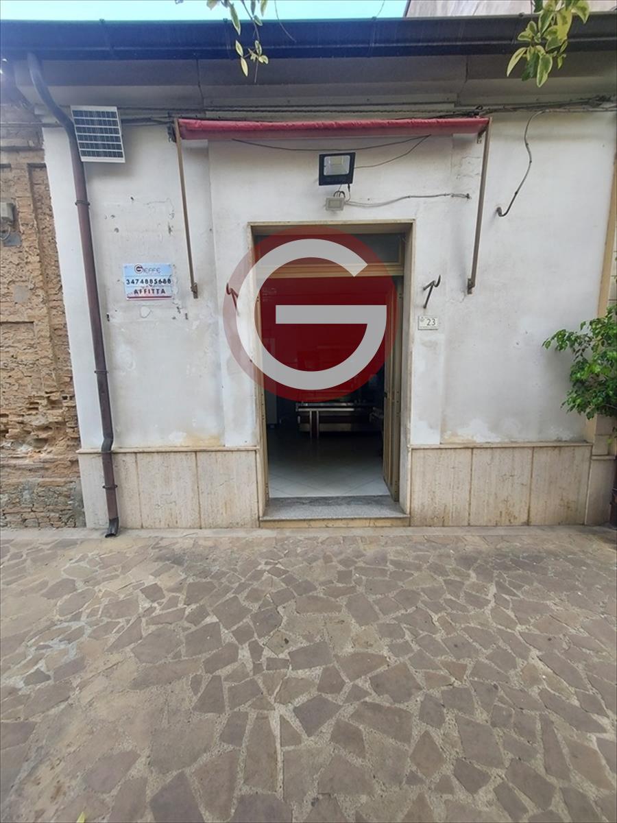Locale commerciale in affitto, Taurianova centrale