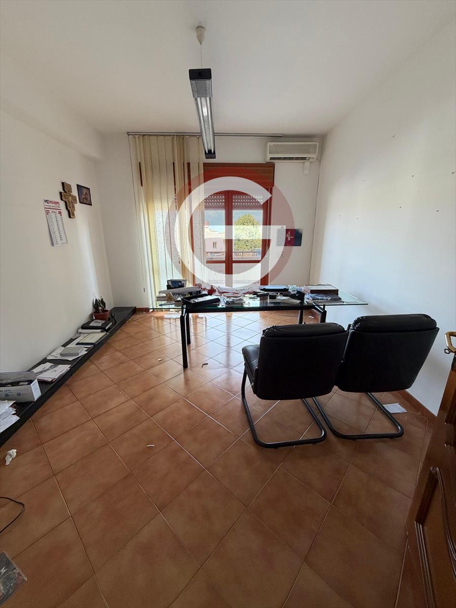 Locale commerciale in affitto, Taurianova semicentrale