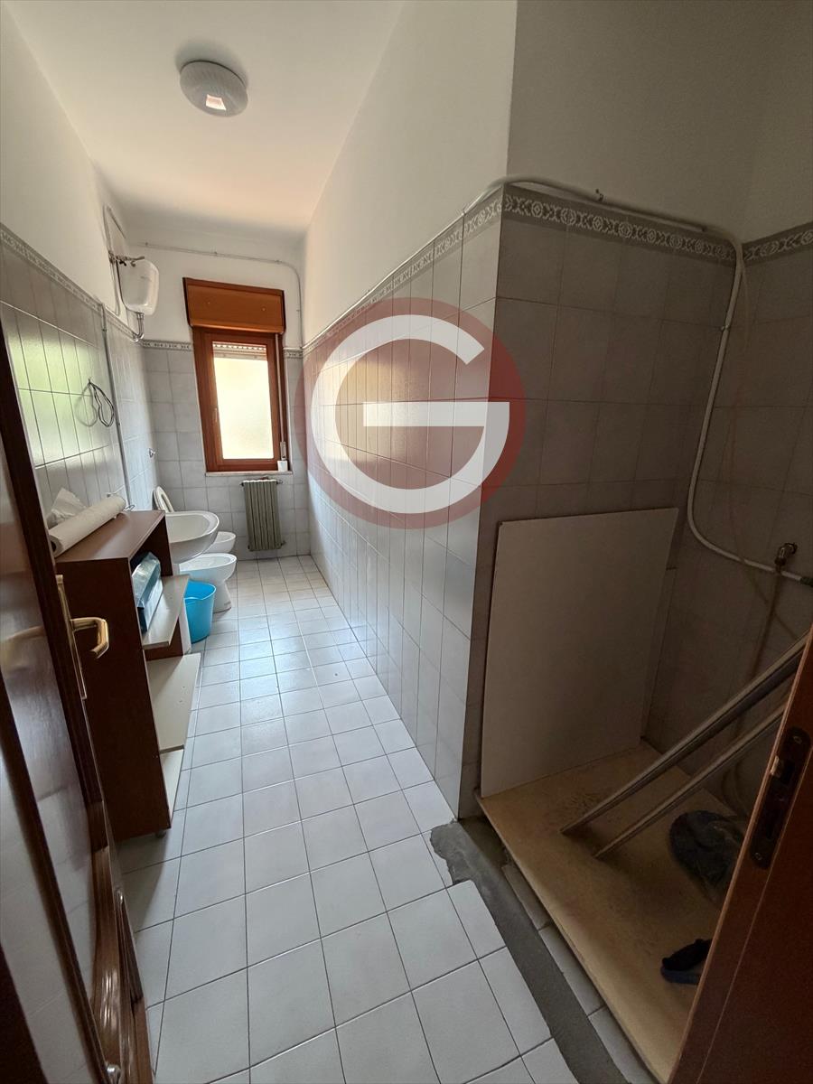 Locale commerciale in affitto, Taurianova semicentrale