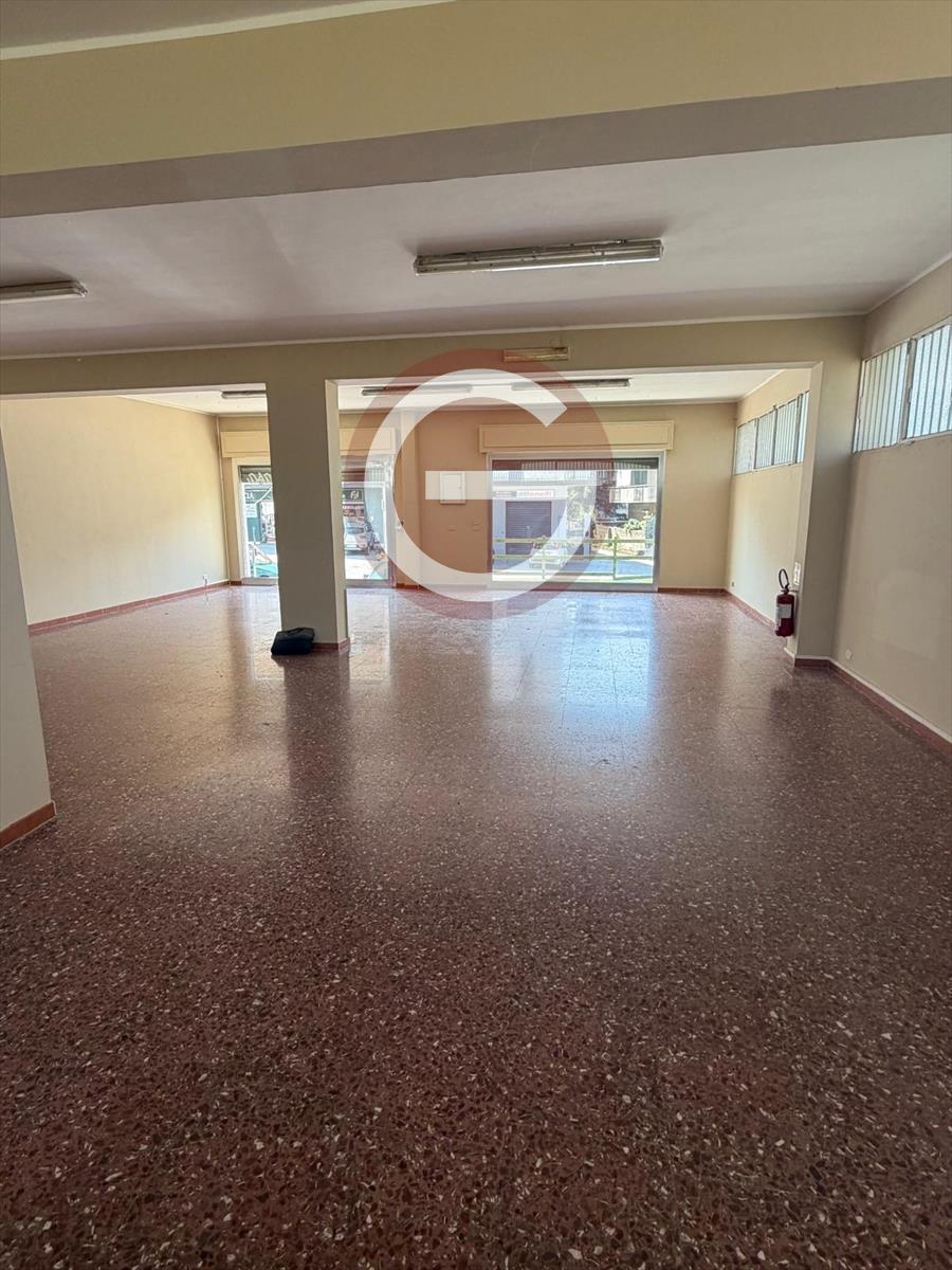 Locale commerciale in affitto, Taurianova semicentrale