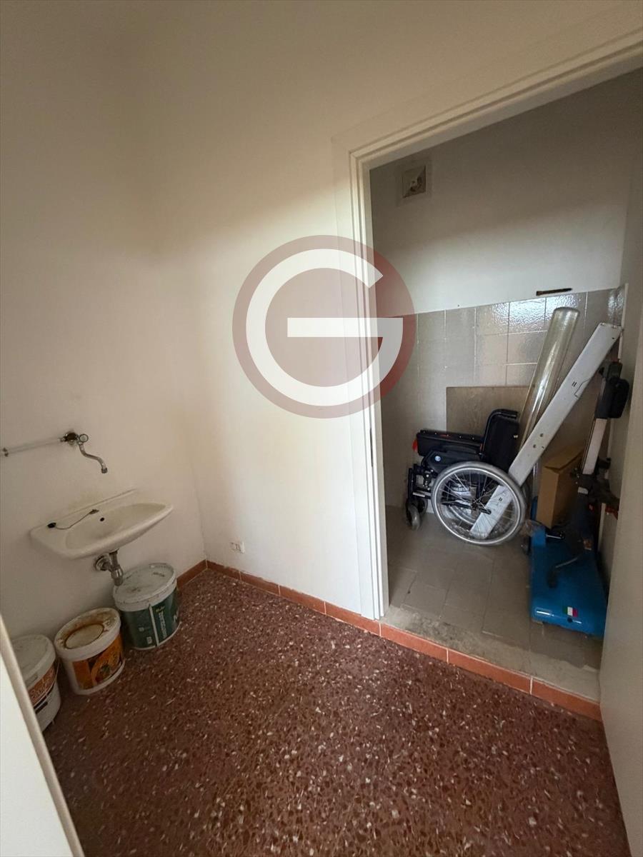 Locale commerciale in affitto, Taurianova semicentrale