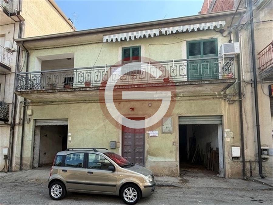 Casa indipendente con giardino, Taurianova semicentrale