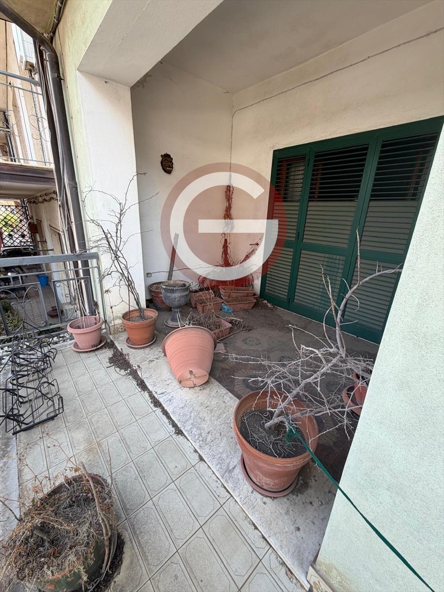 Casa indipendente con giardino, Taurianova semicentrale