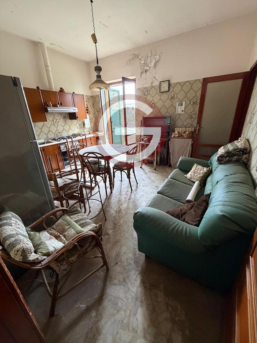 Casa indipendente con giardino, Taurianova semicentrale