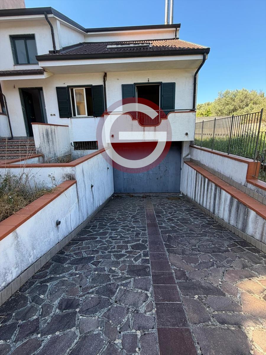 Casa indipendente con box, Cittanova semicentrale