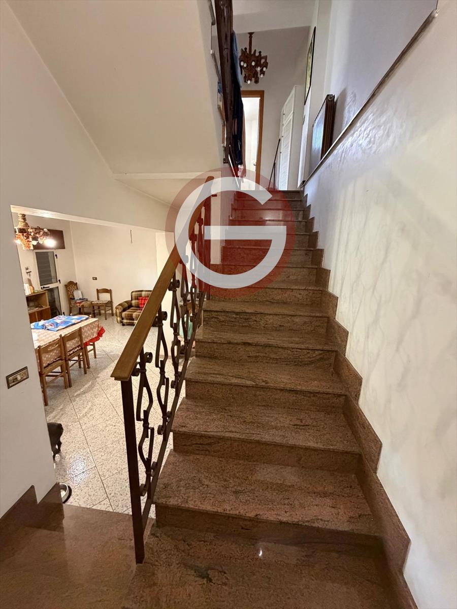 Casa indipendente in vendita, Cinquefrondi centrale