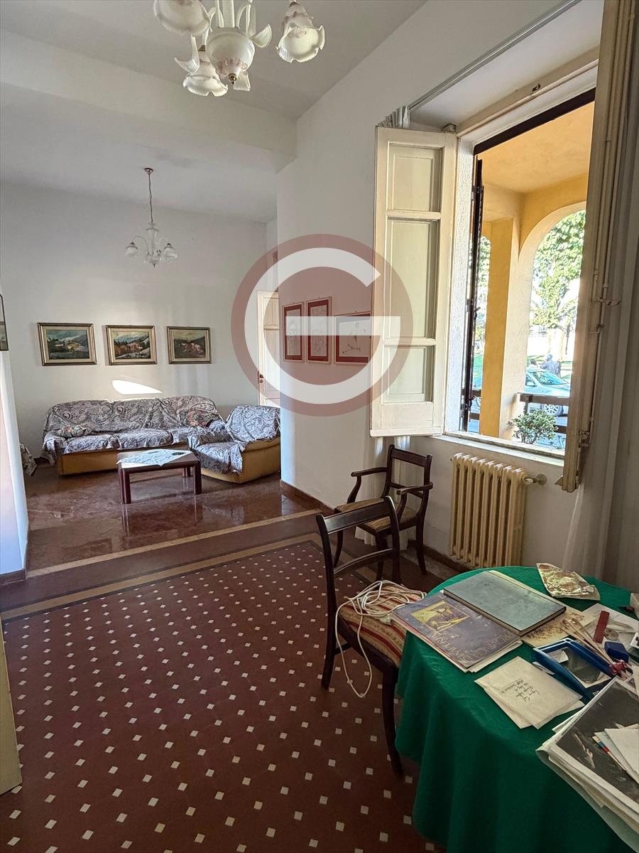 Casa indipendente con box, Taurianova centrale