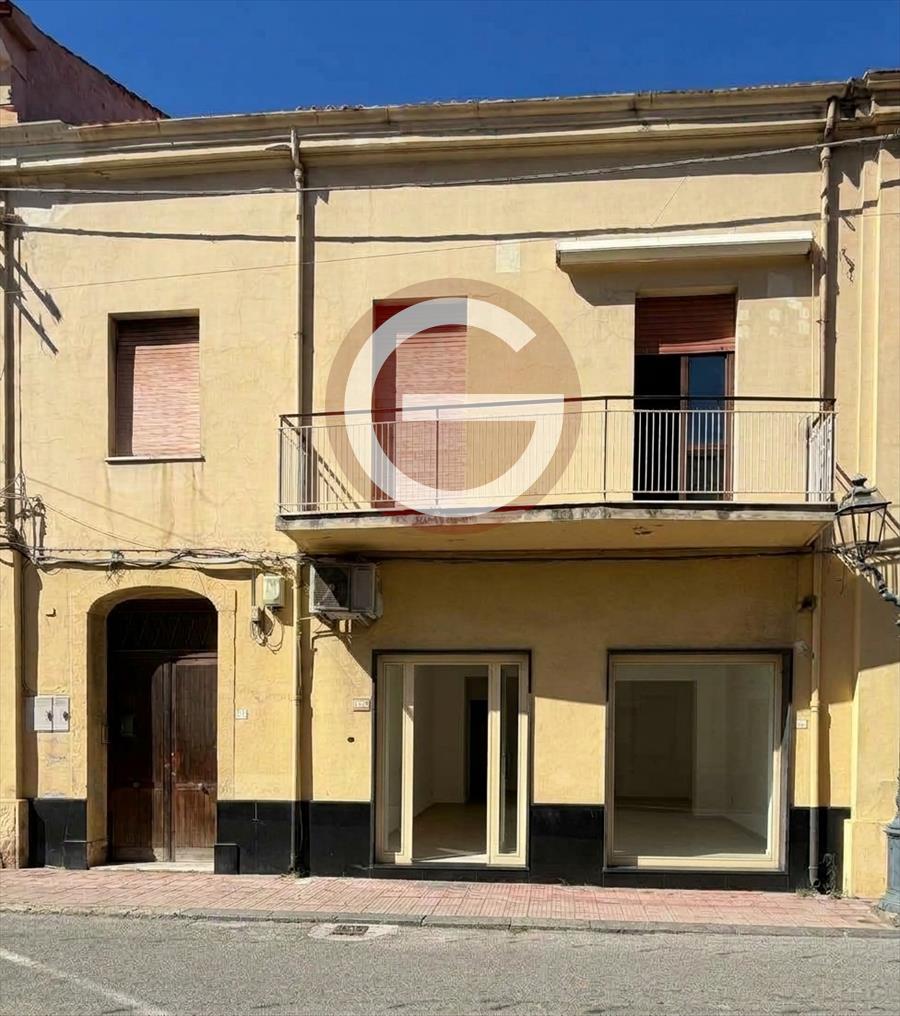 Locale commerciale in vendita, Gioia Tauro centrale