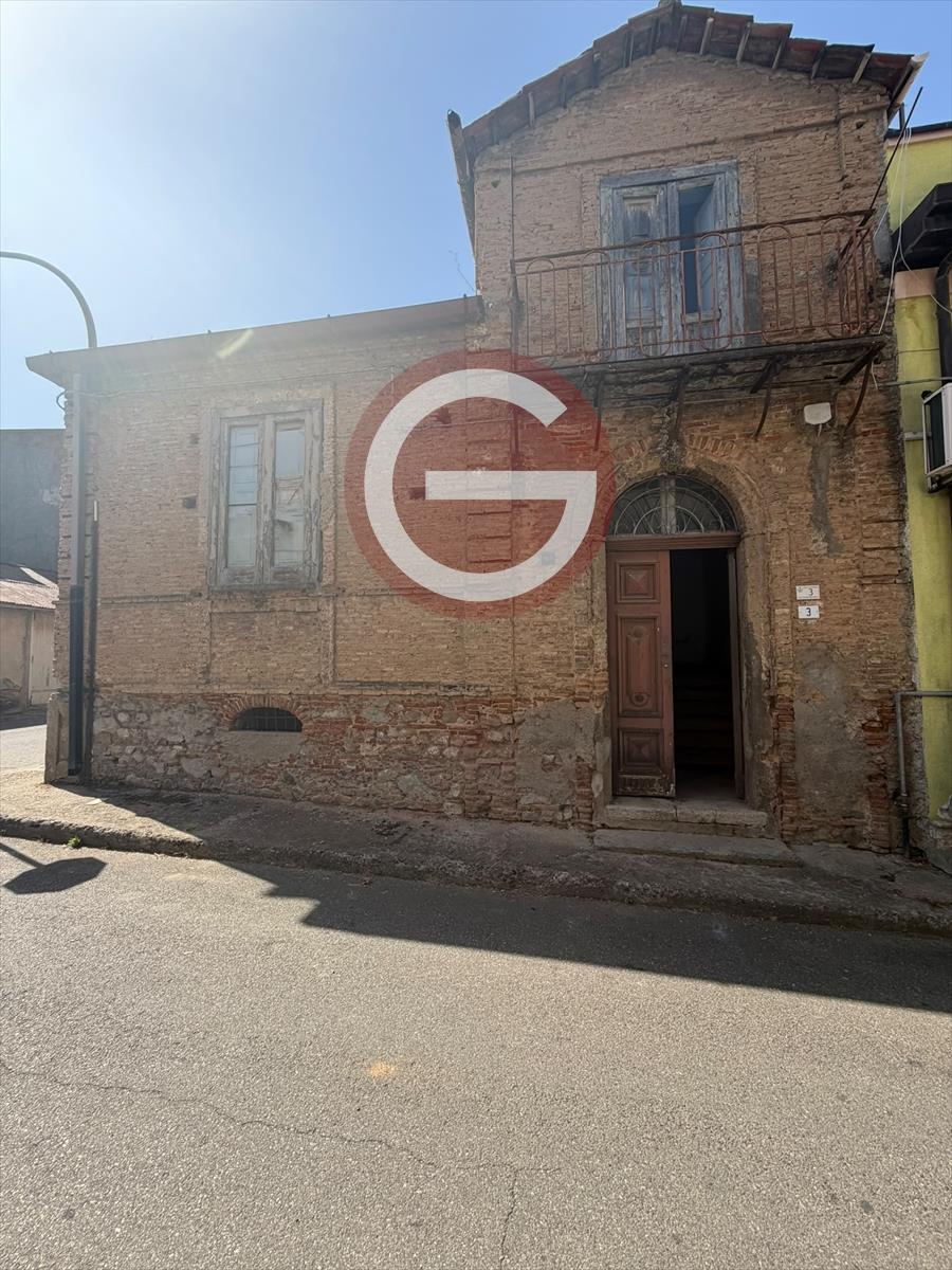 Casa indipendente da ristrutturare, Taurianova semicentrale
