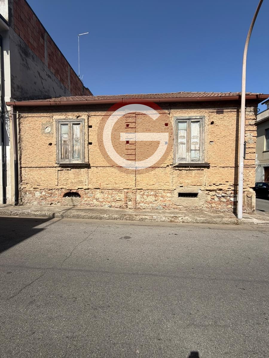 Casa indipendente da ristrutturare, Taurianova semicentrale