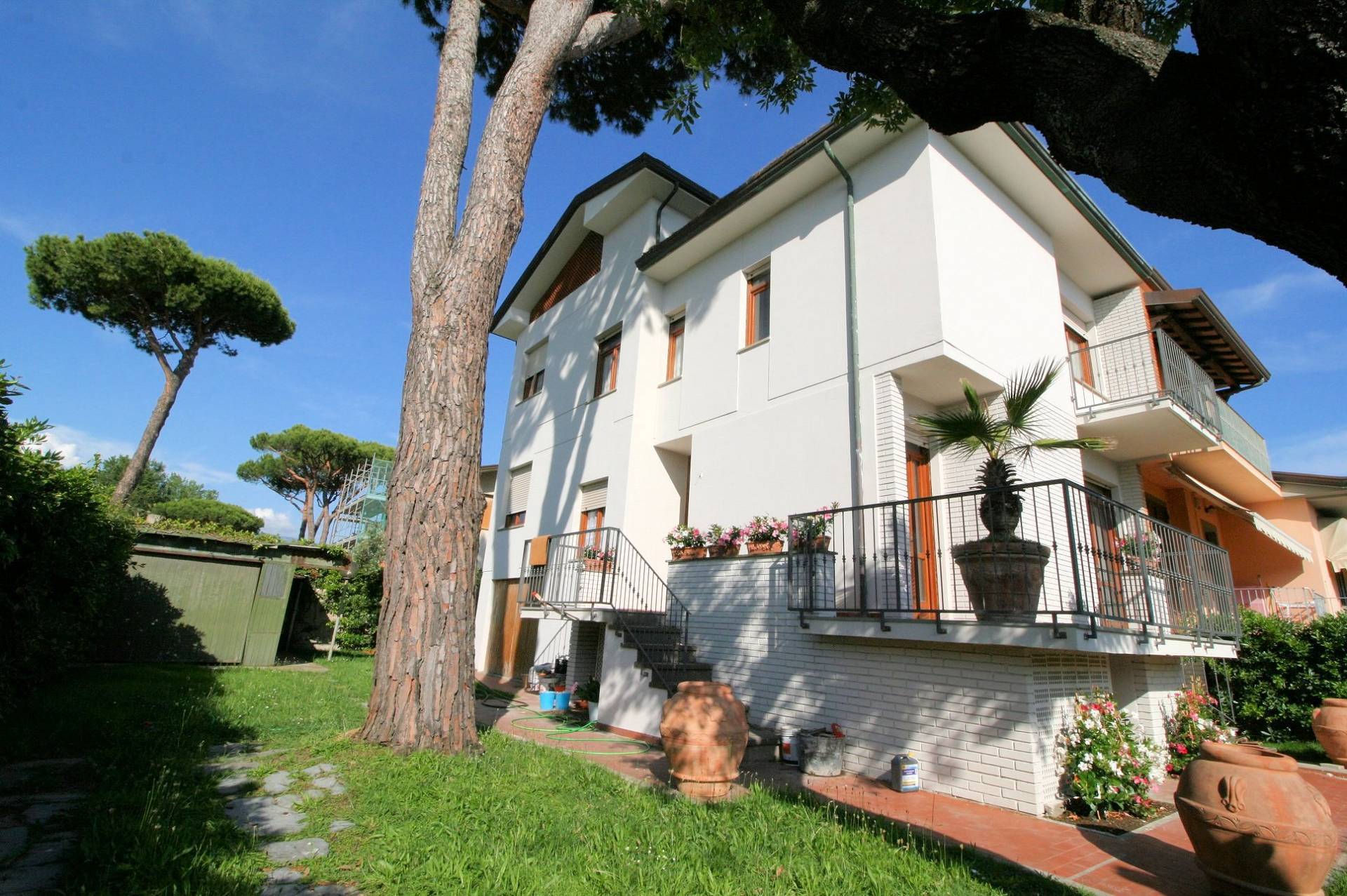 Villa con terrazzo, Camaiore lido di