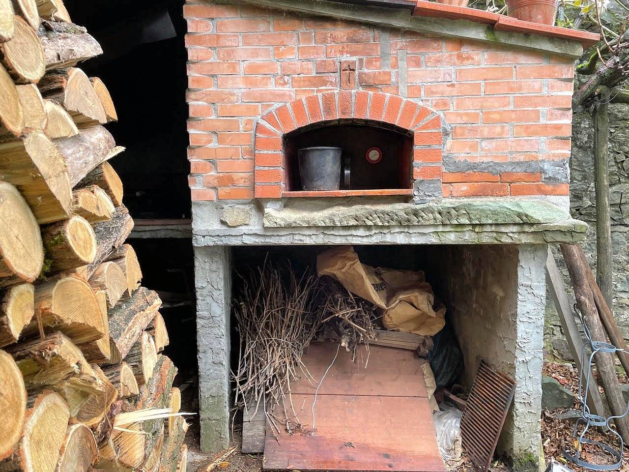 Terratetto libero su quattro lati con giardino in vendita a Pescia, Castelvecchio