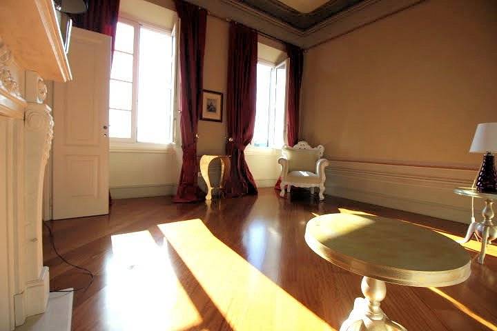 Meraviglioso appartamento in suggestivo palazzo storico in vendita a Pescia