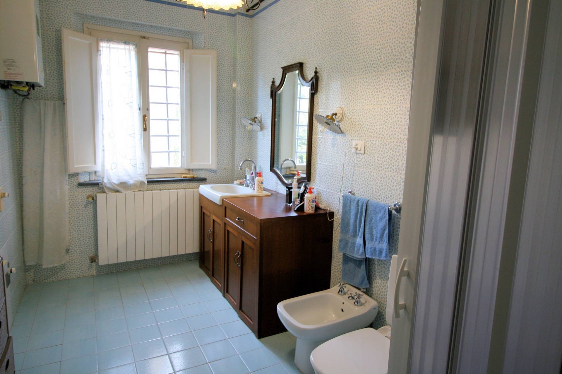 Agriturismo di ampia superficie con terreno piscina vicino al mare in vendita a Rosignano Marittimo,