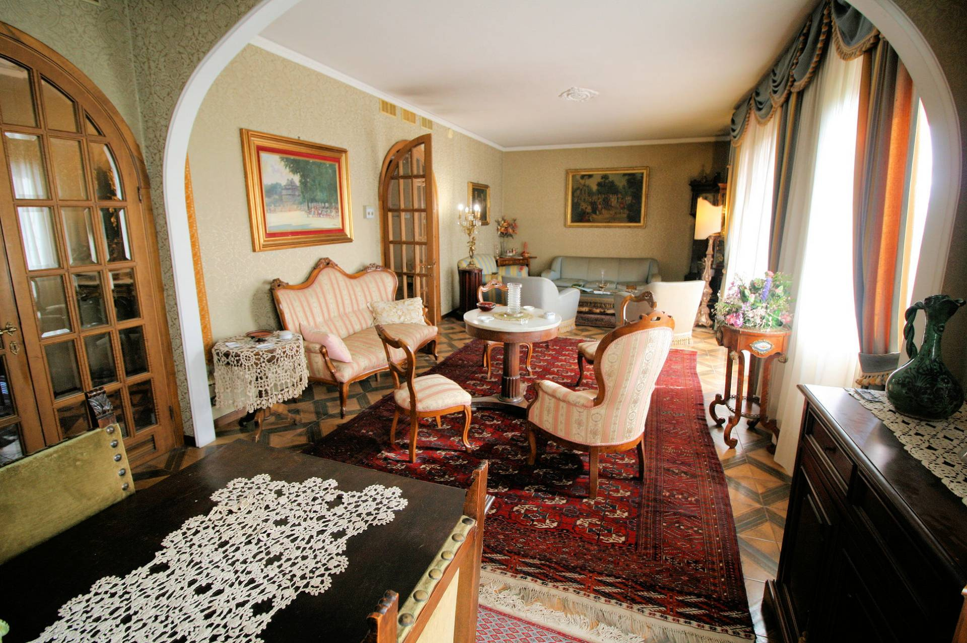 Appartamento indipendente di ampia superficie con terrazza panoramica in vendita a Montecatini-Terme