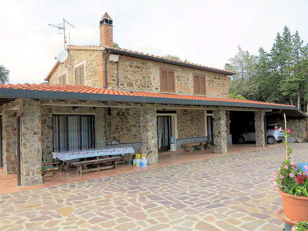 Casale ristrutturato con vista panoramica parco e piscina in vendita a Massa Marittima