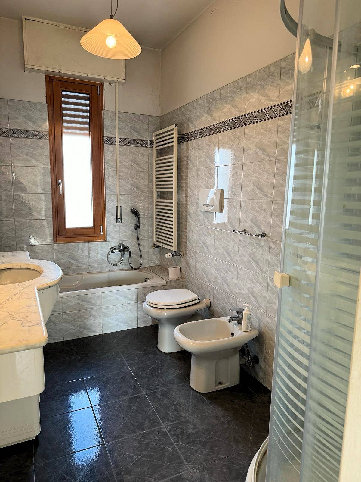 Appartamento al quarto ed ultimo piano con ascensore garage e soffitta in palazzina ristrutturata in
