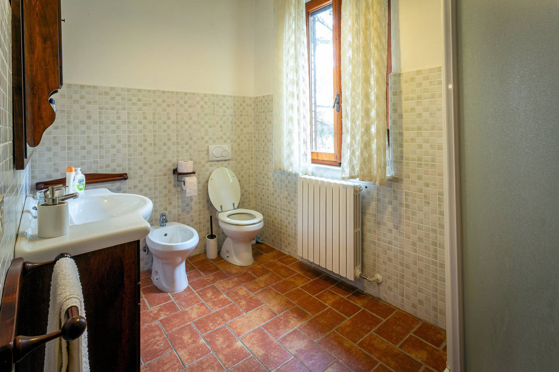 Casale ristrutturato con vista panoramica parco e piscina in vendita a Volterra