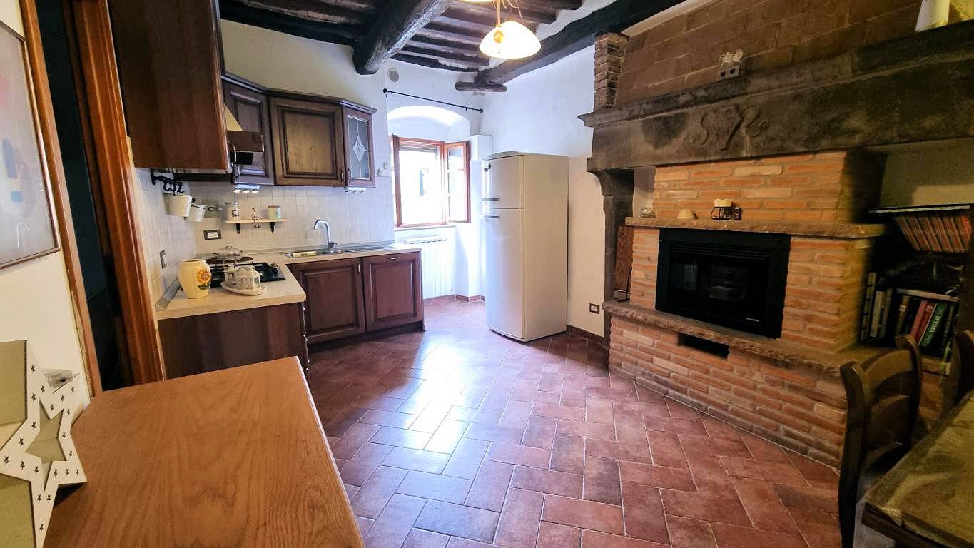 Terratetto indipendente nel centro del paese in vendita a Montecatini Val di Cecina