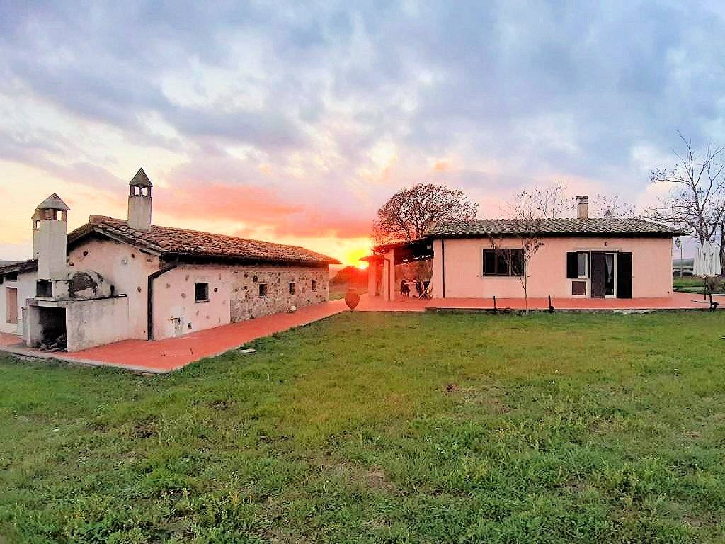 Complesso immobiliare in posizione fantastica a poca distanza dalle terme in vendita a Manciano, Sat