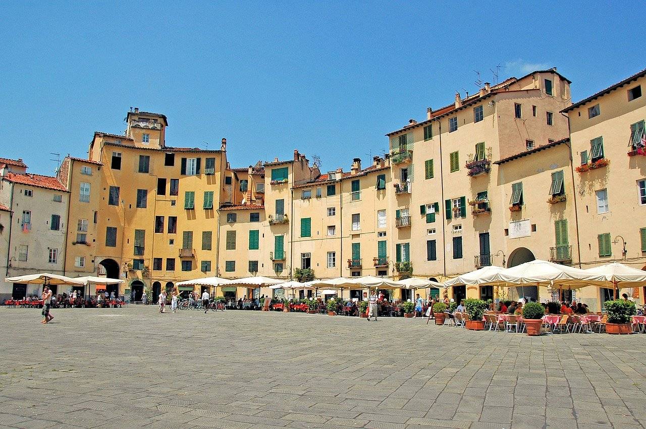 Affittiamo negozio in centro storico in affitto a Lucca, Centro storico