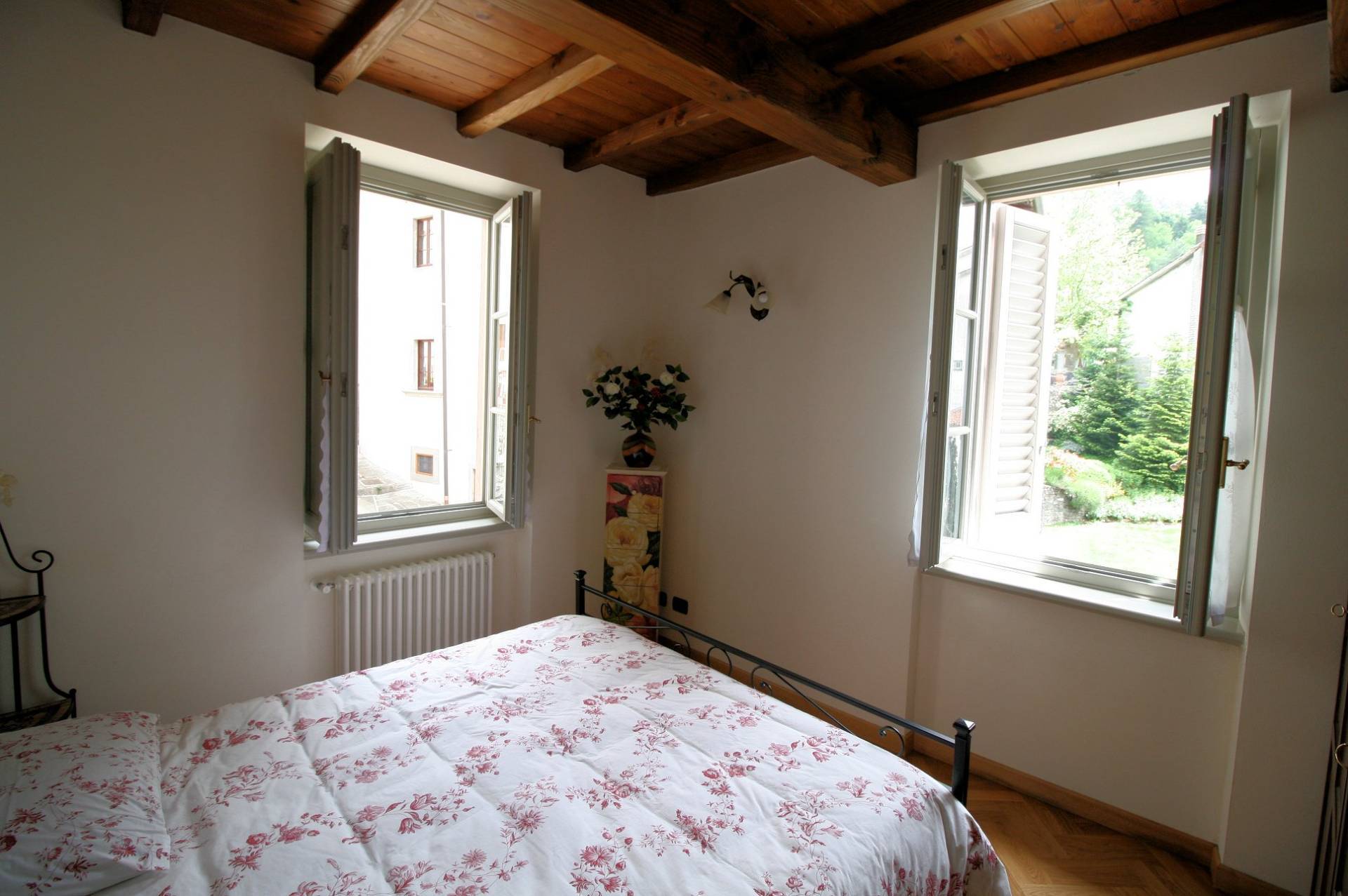 Appartamento completamente ristrutturato disposto su due livelli con entrata indipendente in vendita