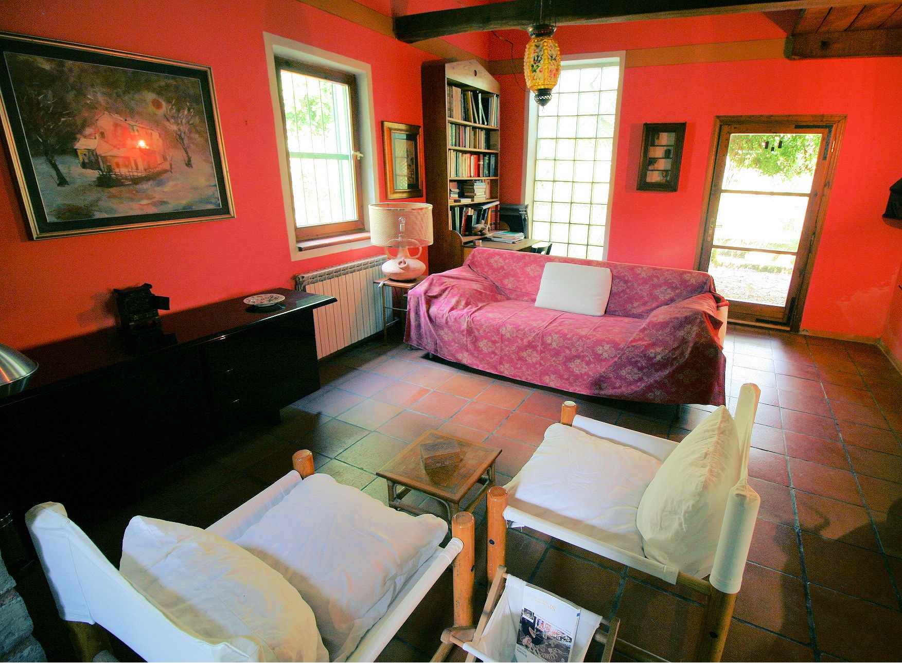 Casale in stile rustico con annesso ed ampio terreno in posizione panoramica in vendita a Roccastrad