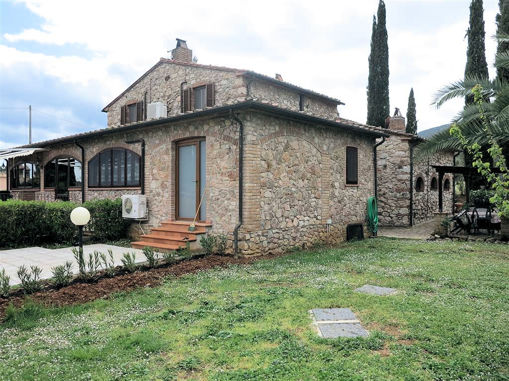 Casale ristrutturato con parco e piscina a pochi chilometri dal mare in vendita a Gavorrano, Bivio R