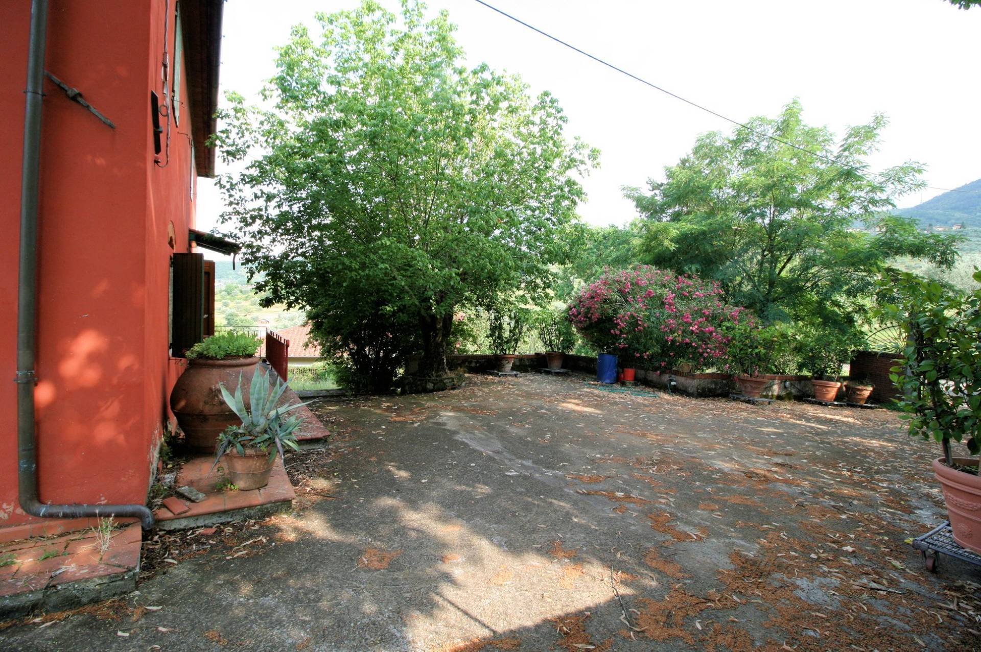 Casa in stile rustico Toscano in posizione panoramica in vendita a Quarrata