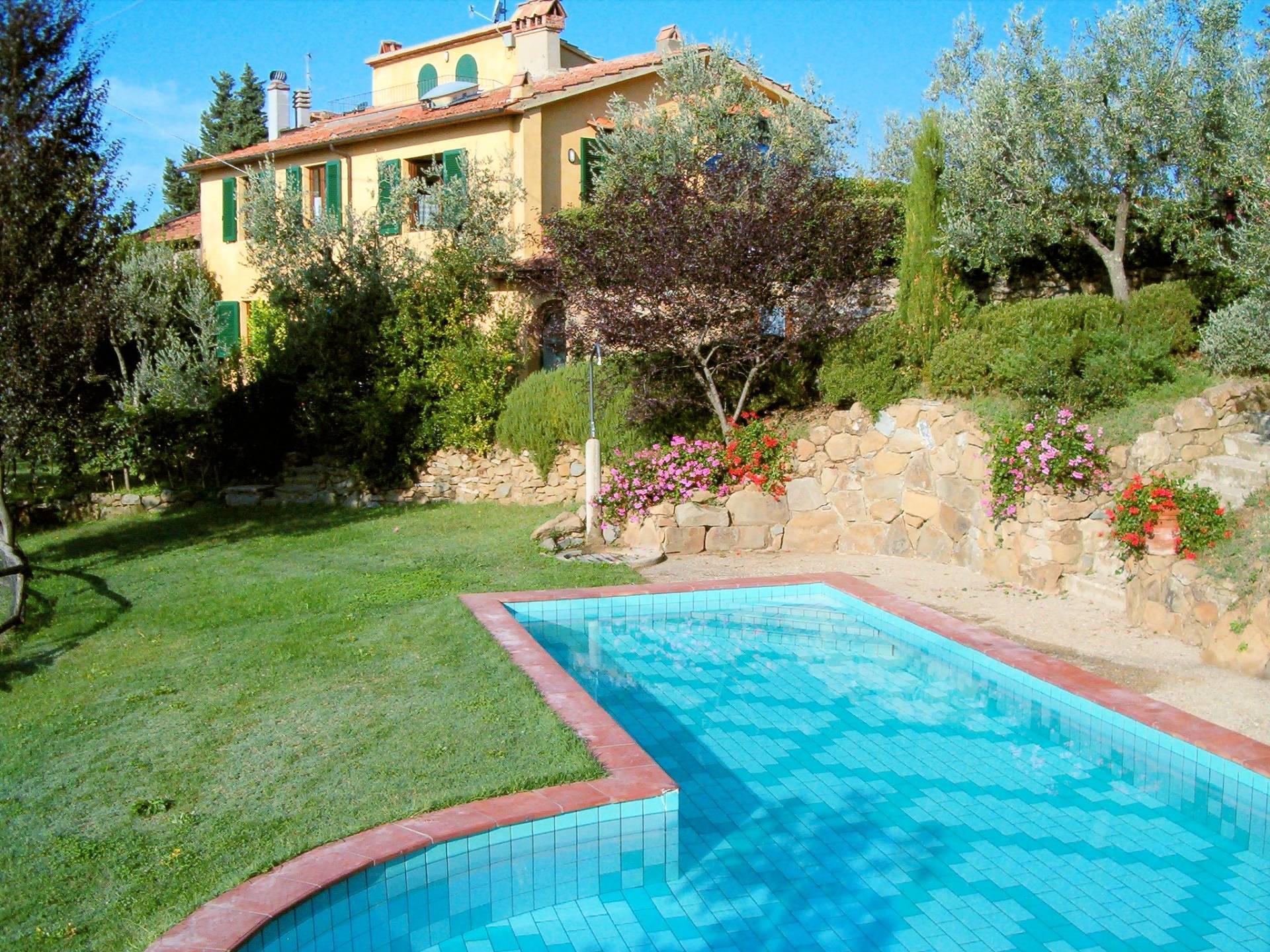 Casa vacanze con piscina e vista panoramica mozzafiato in vendita a Lamporecchio