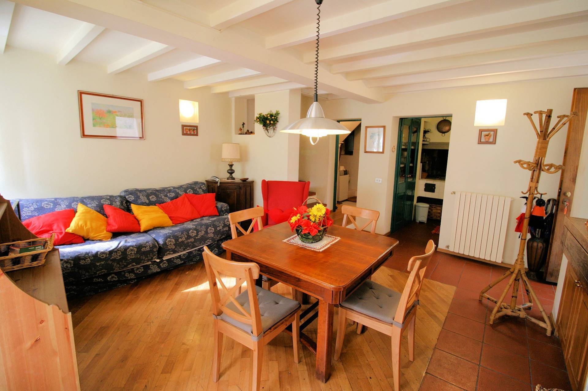 Terratetto libero su tre lati in buonissime condizioni in centro a Cutigliano in vendita a Abetone C