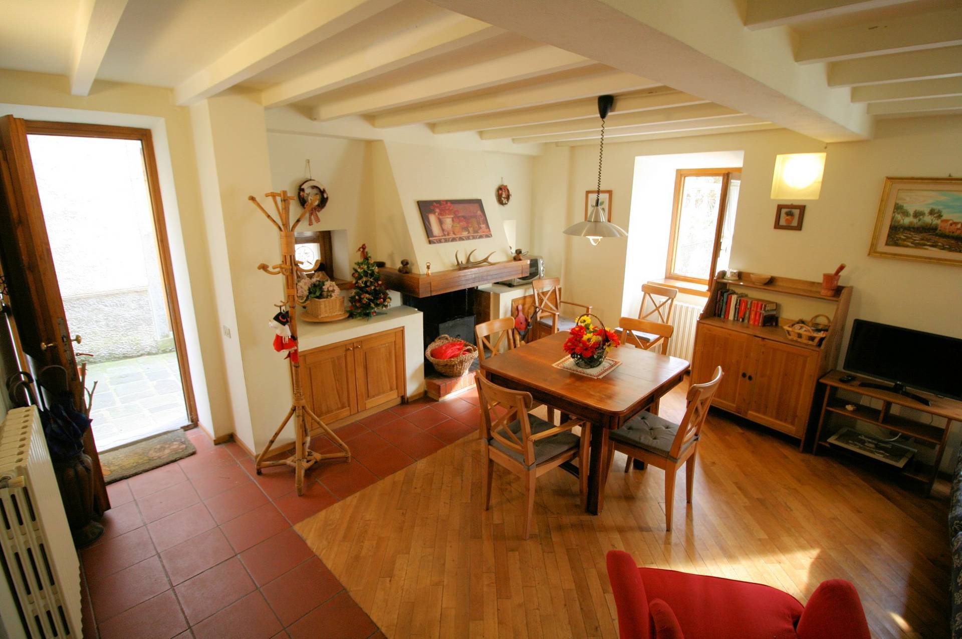 Terratetto libero su tre lati in buonissime condizioni in centro a Cutigliano in vendita a Abetone C