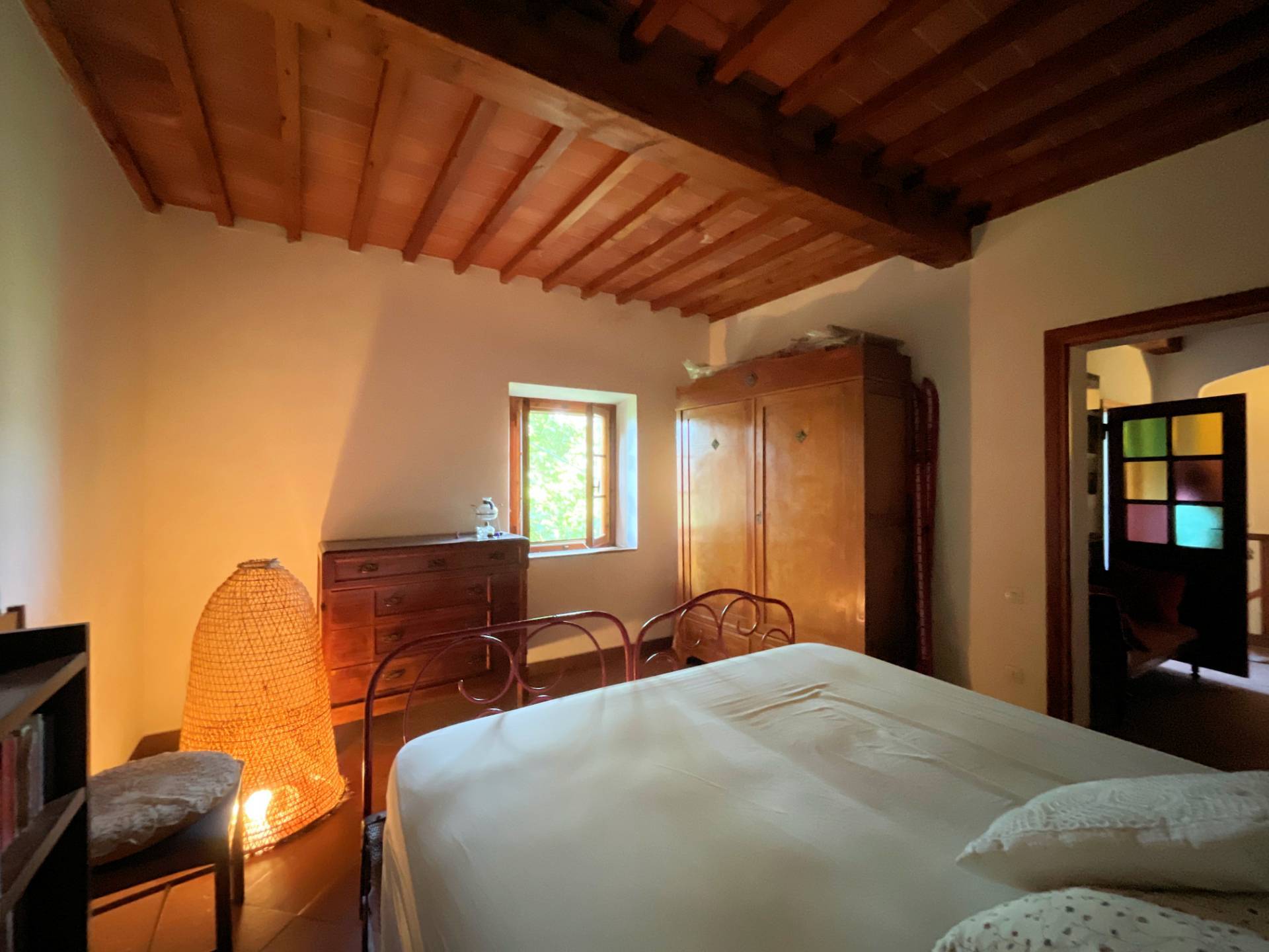 Rustico con ampio terreno e vista panoramica in vendita a Pescia, Vellano