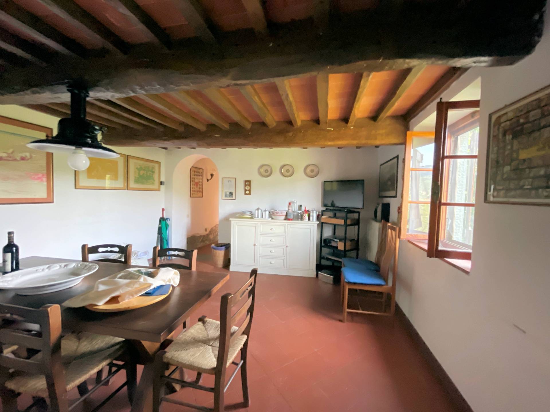 Rustico con ampio terreno e vista panoramica in vendita a Pescia, Vellano