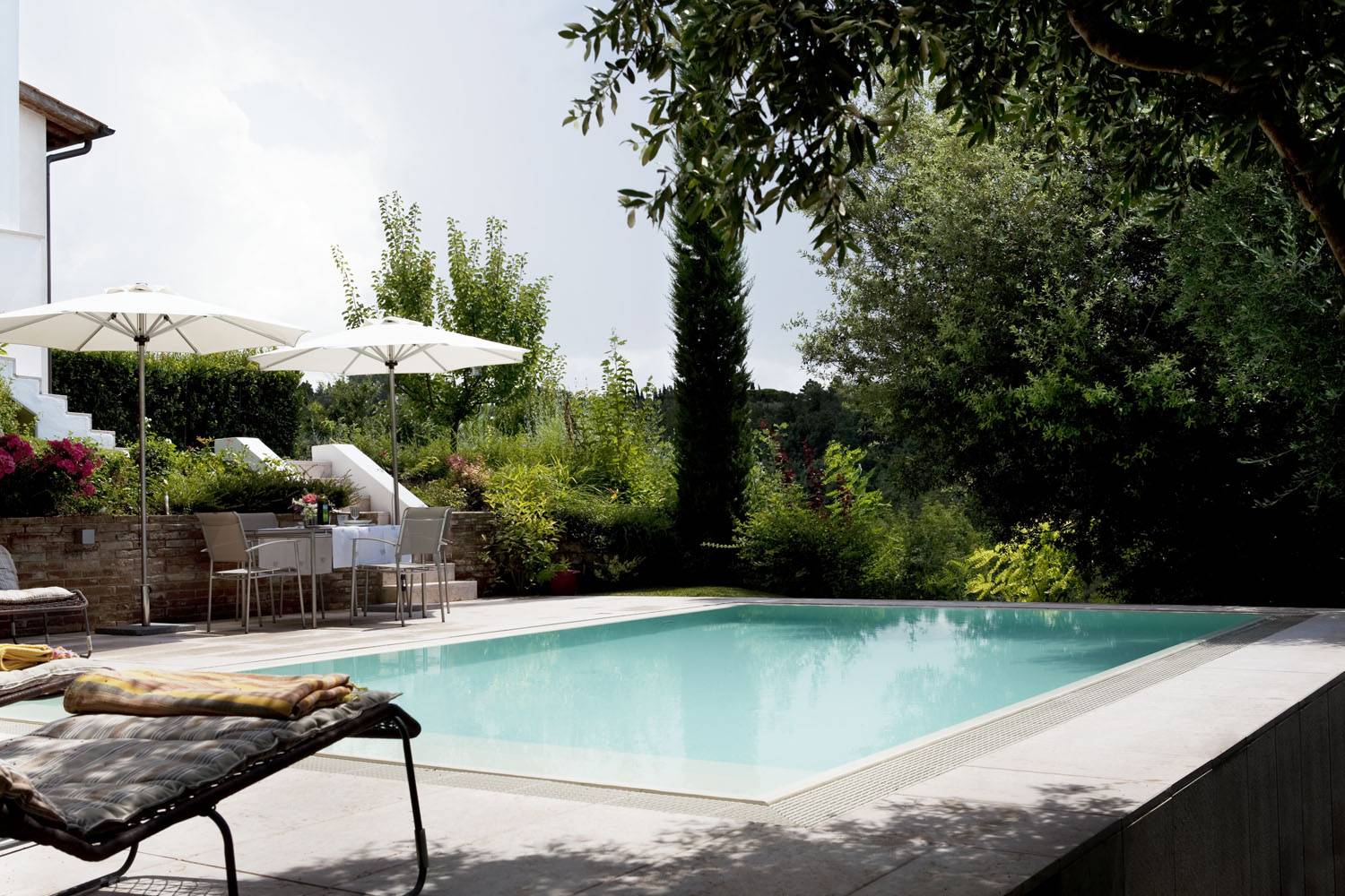 Bellissima villetta bifamiliare composta da due unit immobiliari indipendenti con piscina e vista pa