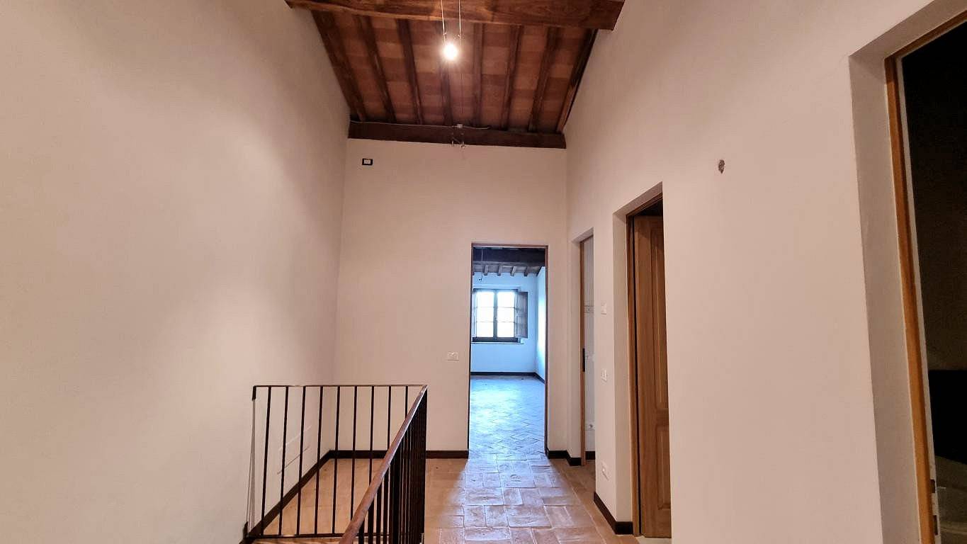 Appartamento in antico borgo ristrutturato con piscina in vendita a Volterra