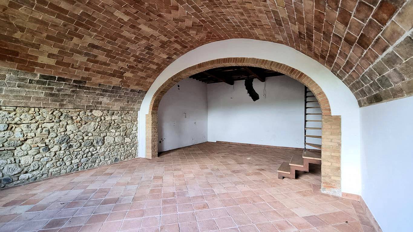 Appartamento in antico borgo ristrutturato con piscina in vendita a Volterra