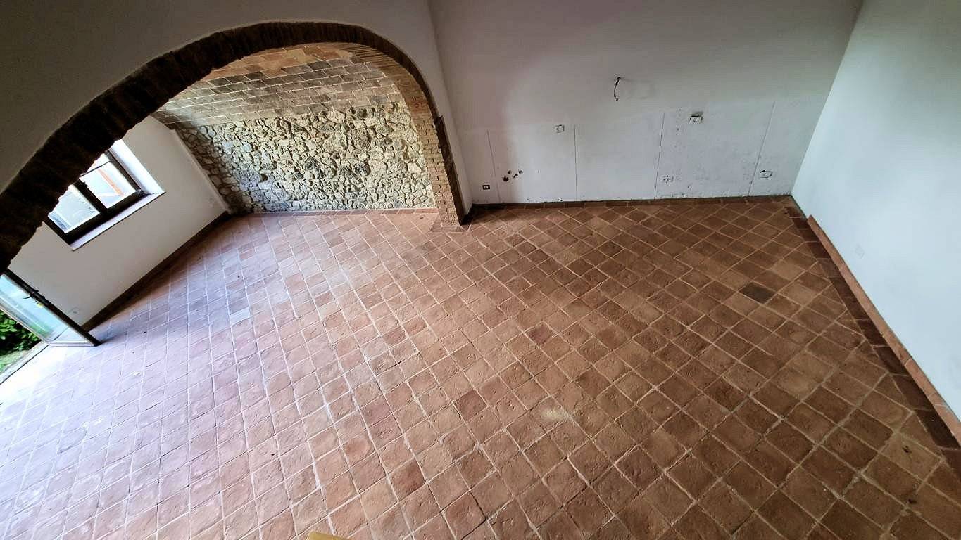 Appartamento in antico borgo ristrutturato con piscina in vendita a Volterra