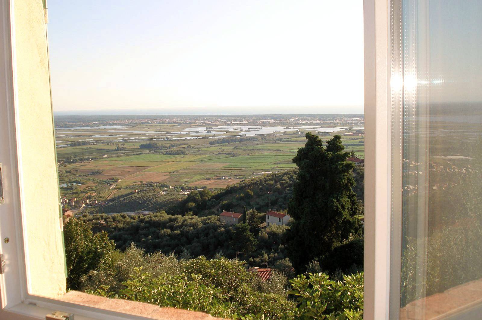 Terratetto libero su tre lati con ampio giardino e vista panoramica fino al mare in vendita a Massar
