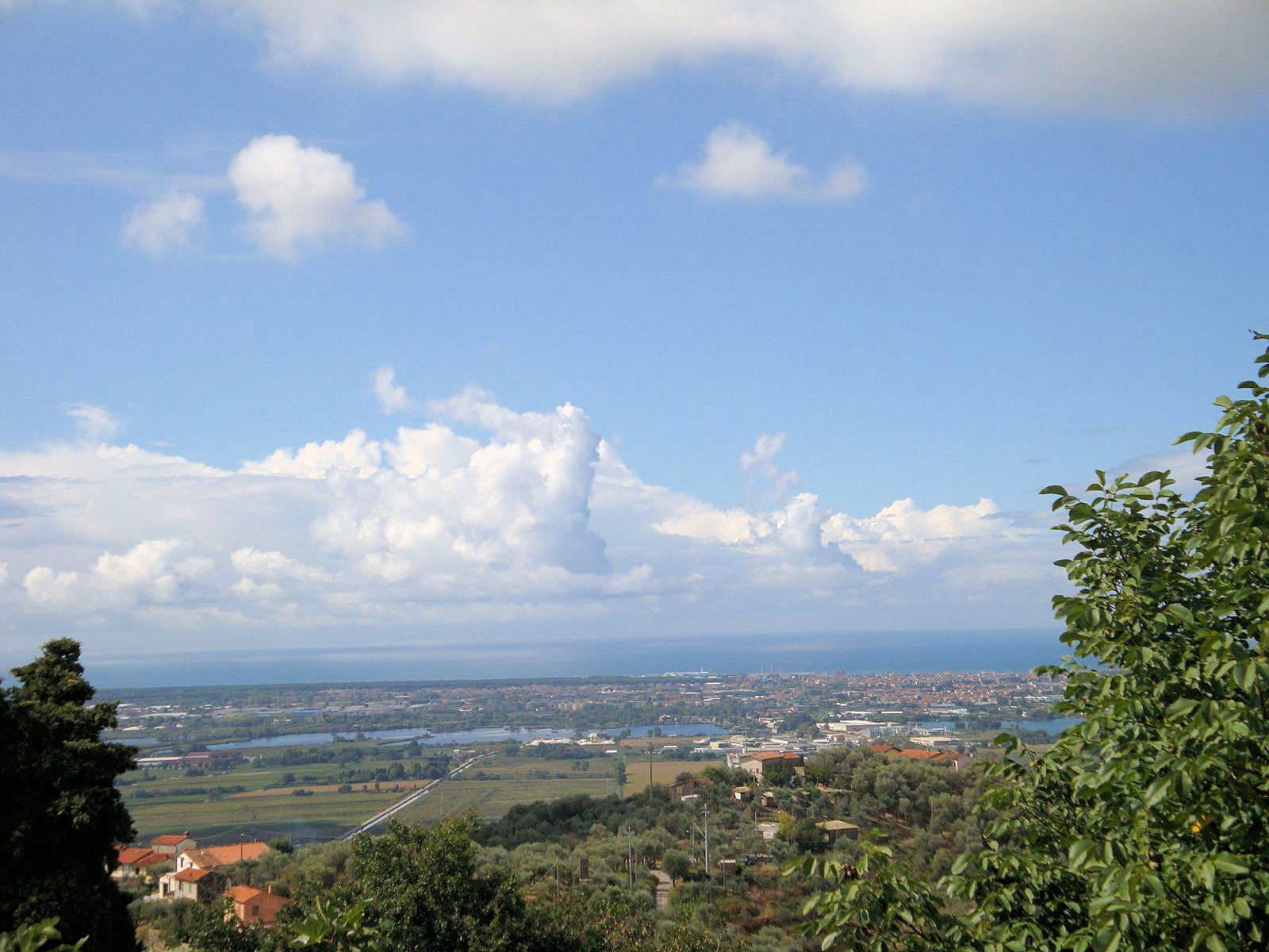 Terratetto libero su tre lati con ampio giardino e vista panoramica fino al mare in vendita a Massar