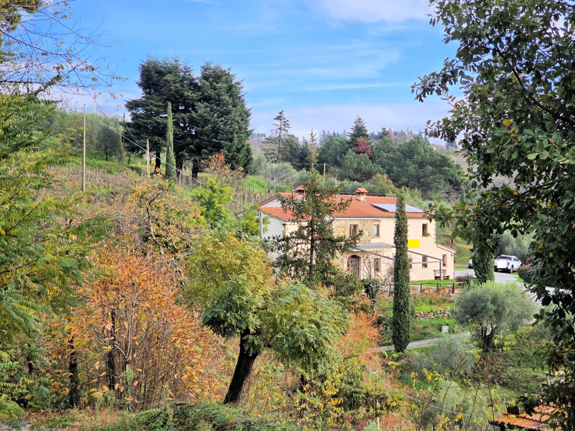 Casa colonica di ampia superficie in posizione dominante con vista panoramica in vendita a Marliana,