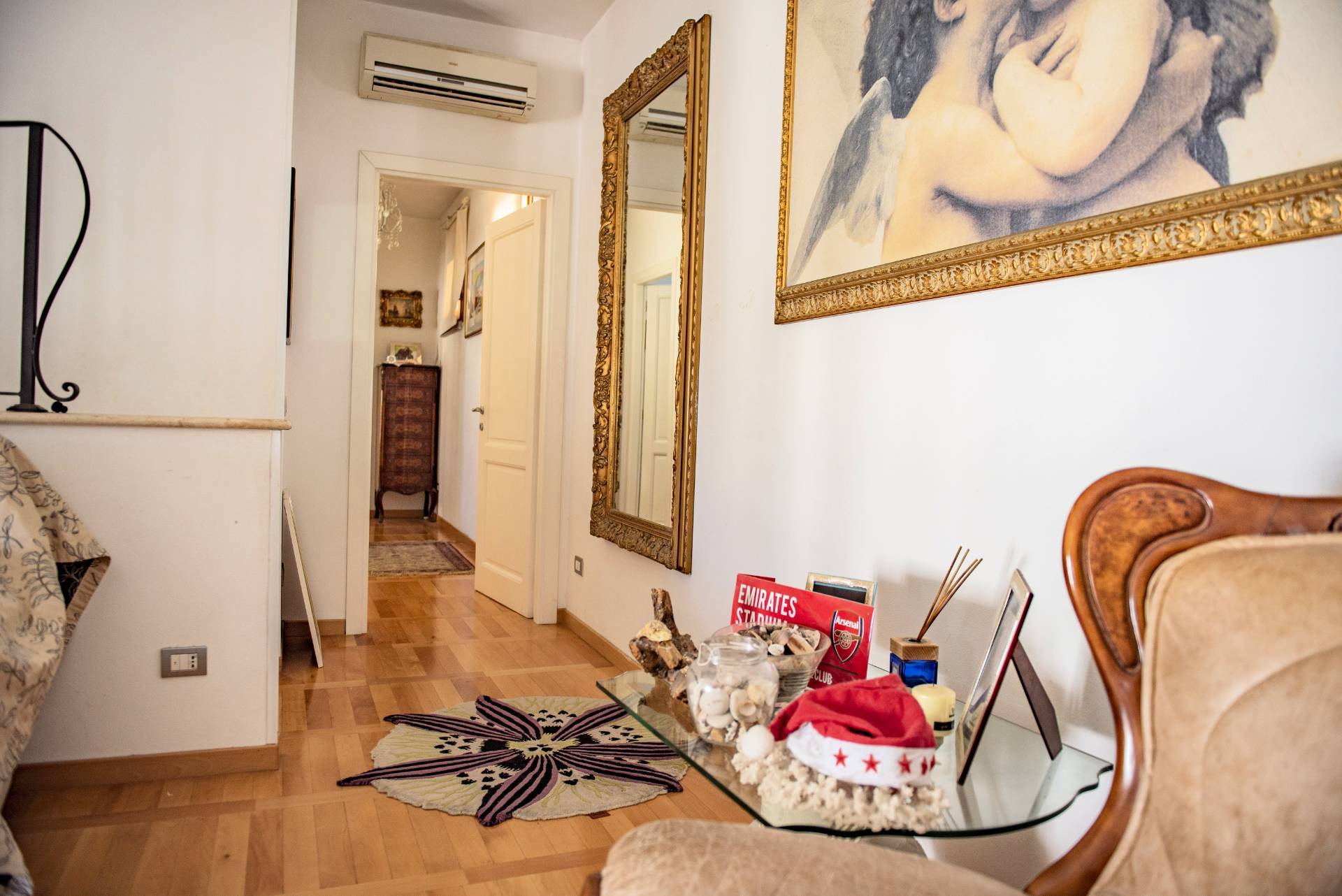 Appartamento di ampia superficie con entrata indipendente disposto al piano terra e primo in vendita