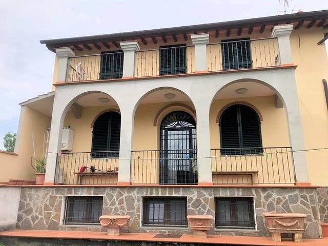 Villetta libera su quattro lati con giardino in vendita a Firenze, Galluzzo
