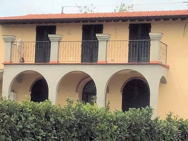 Villetta libera su quattro lati con giardino in vendita a Firenze, Galluzzo