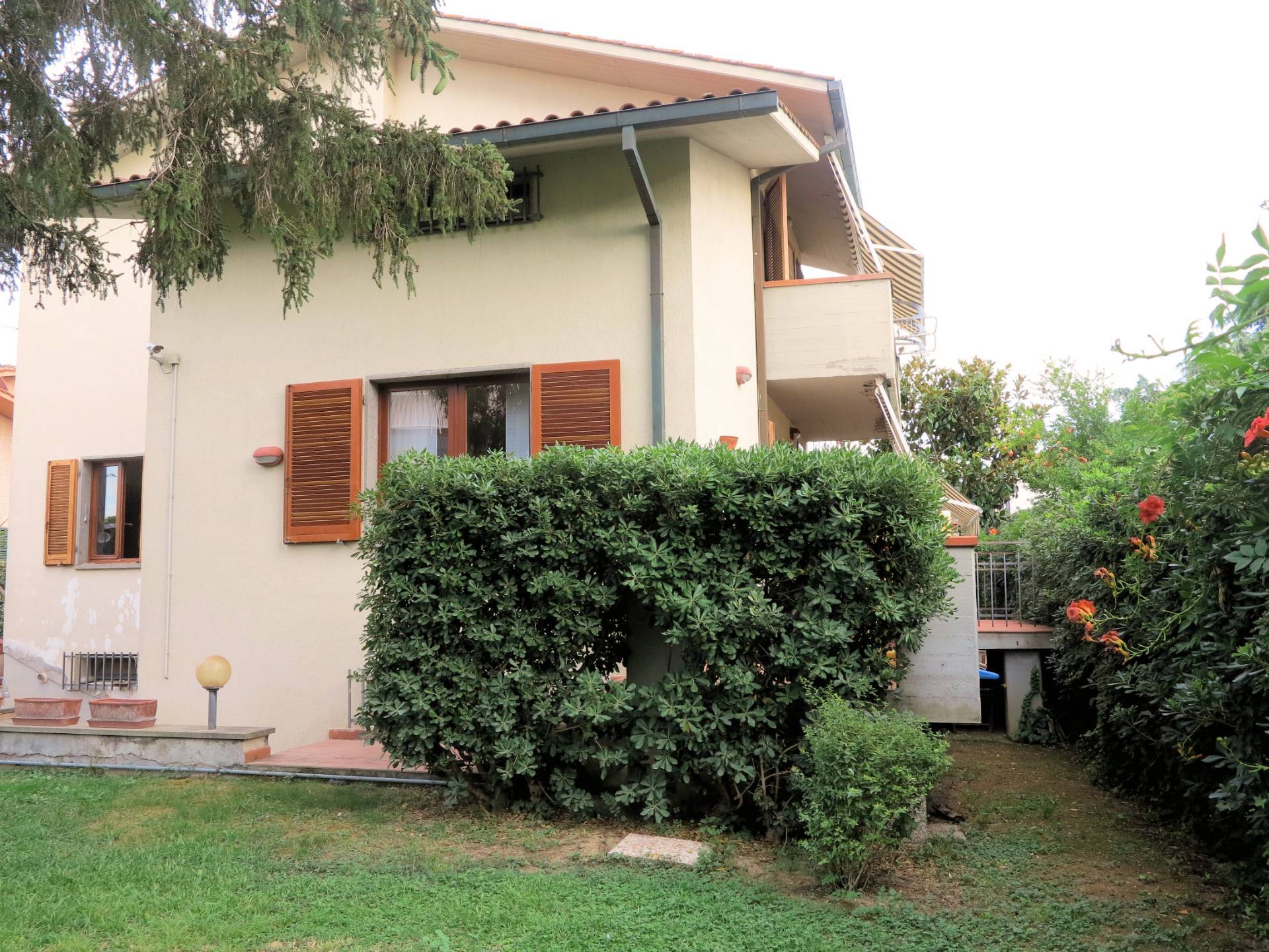 Villa unifamiliare di ampia superficie con giardino in vendita a Grosseto, Braccagni