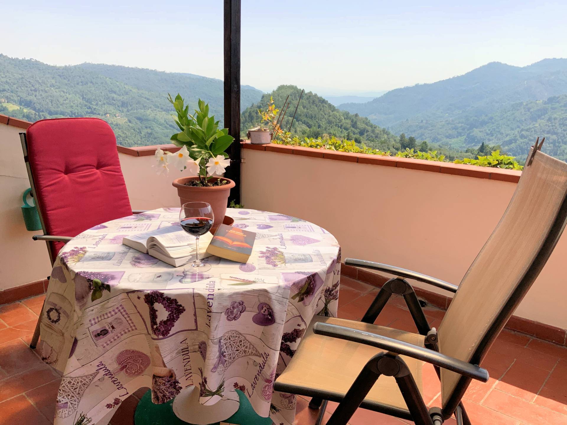 Terratetto con terrazza panoramica in vendita a Pescia
