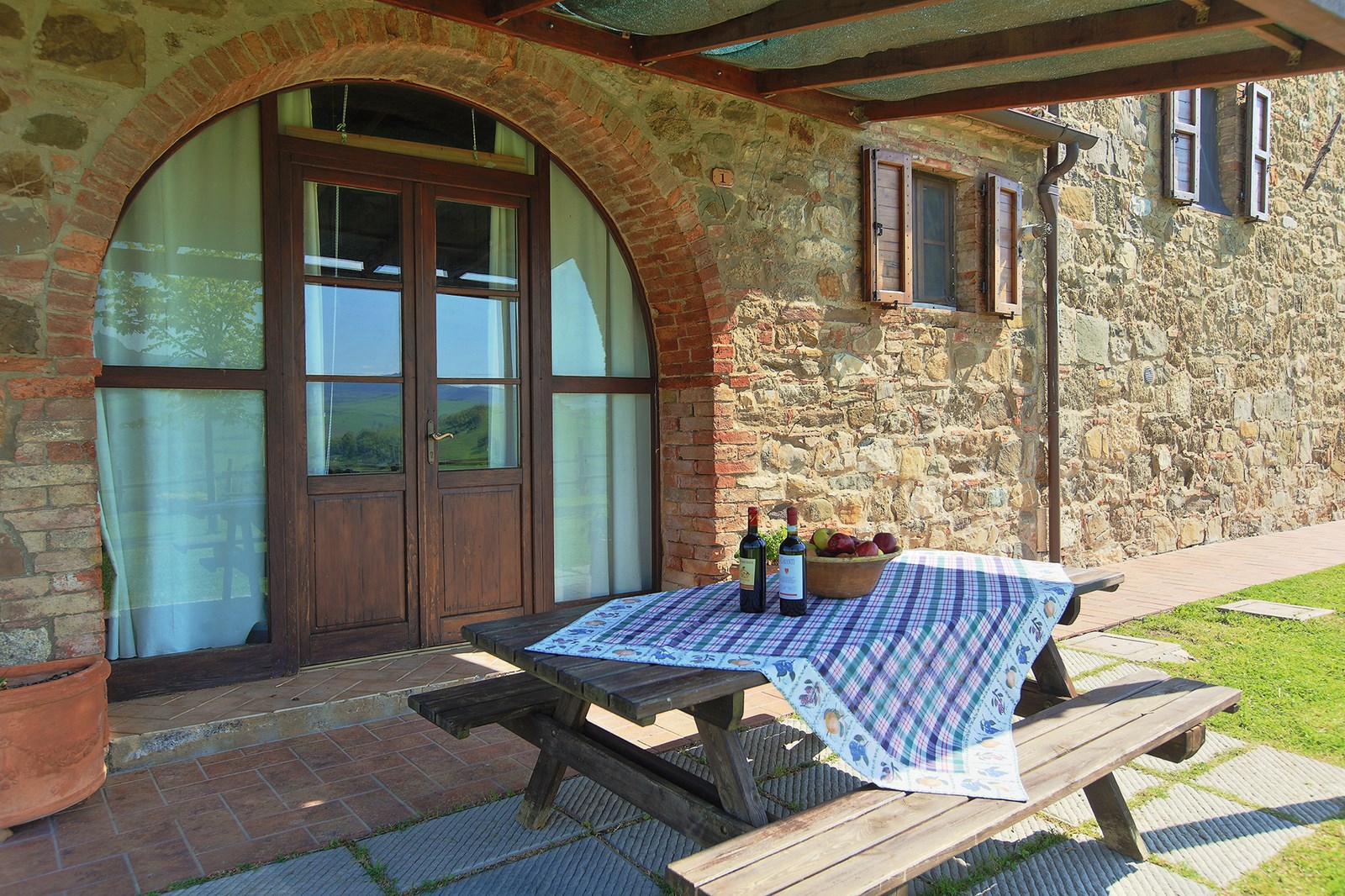 Azienda agrituristica in posizione panoramica con piscina in vendita a Pienza