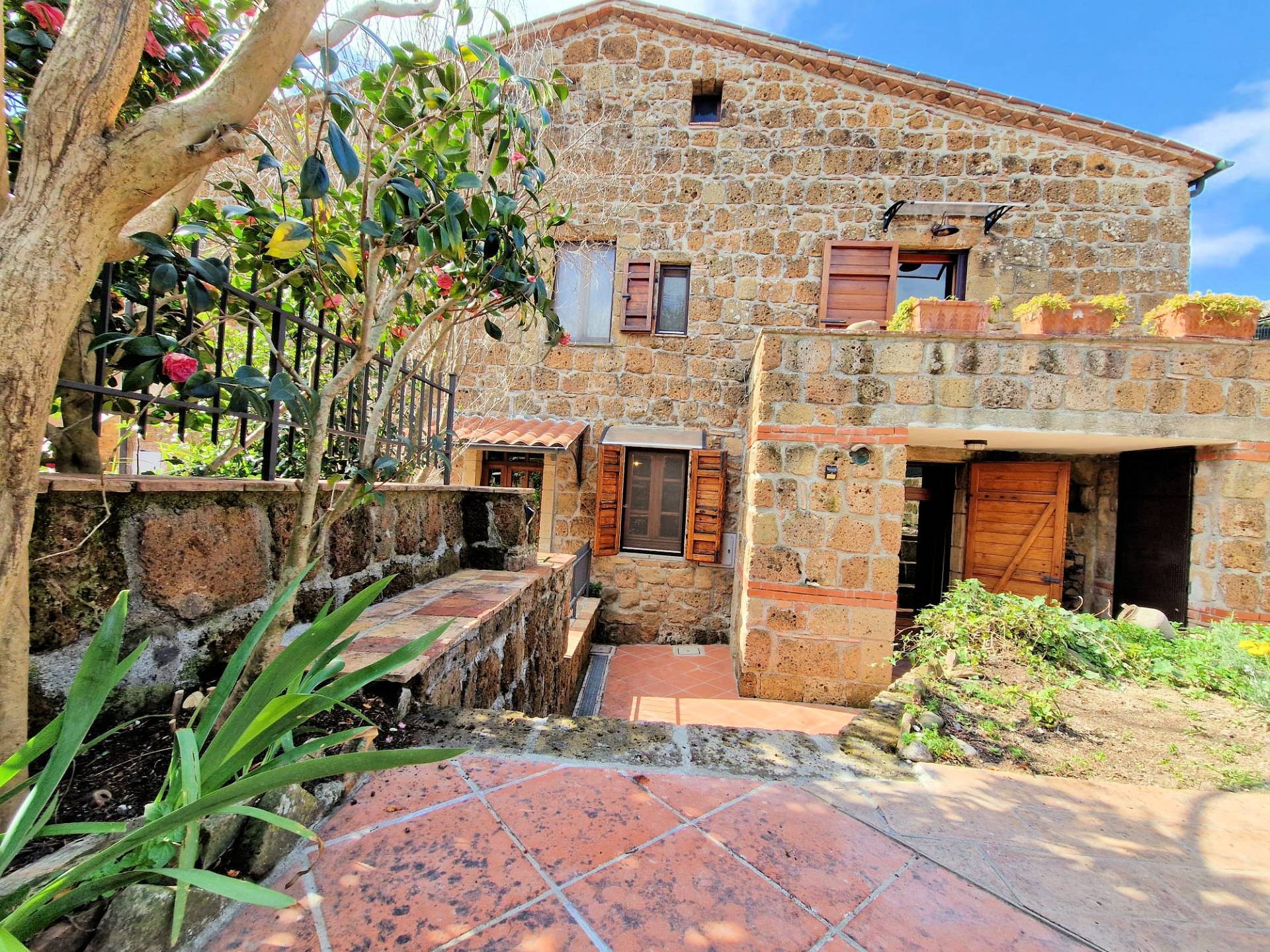 Terratetto unifamiliare indipendente in vendita a Sorano