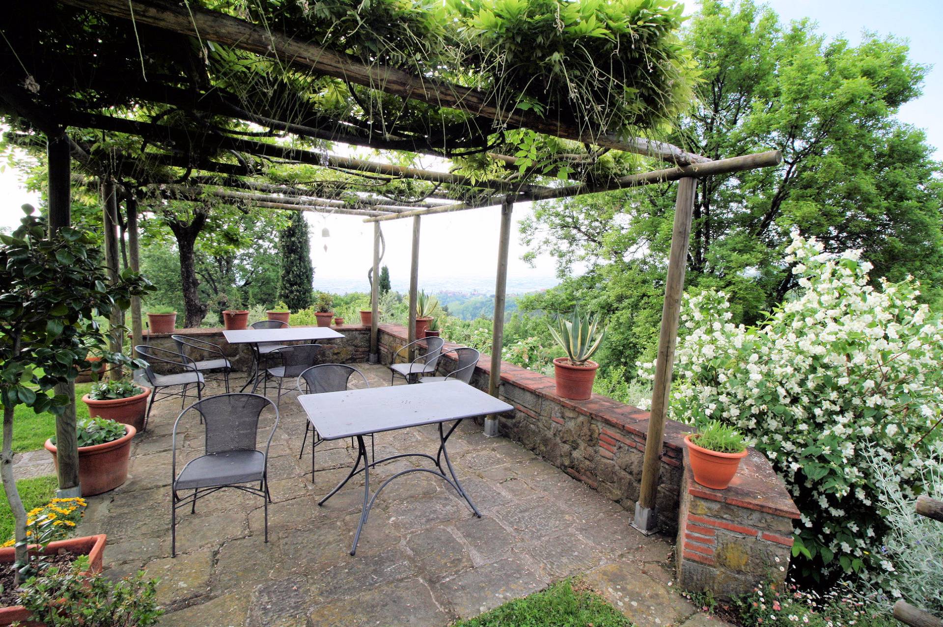 Casa colonica con piscina e vista panoramica in vendita a Buggiano